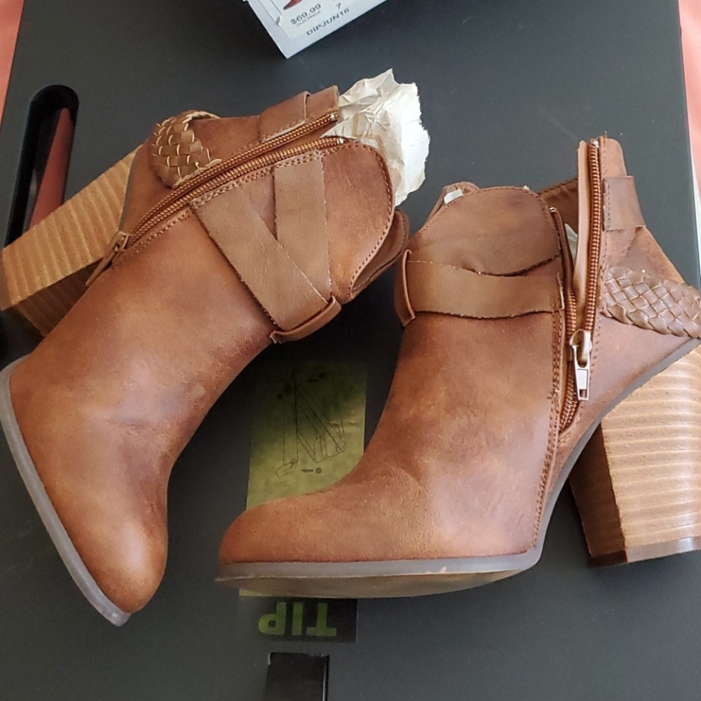 Ankle boots